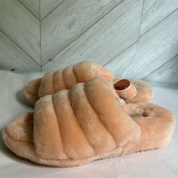 UGG pink platform fuzzy slipper US 7 - Picture 4 of 9